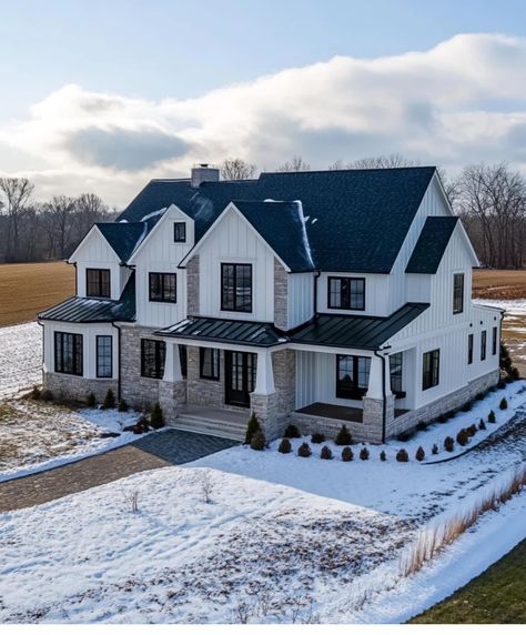 Exterior White Brick, Modern Traditional Homes, Home Exterior Colors Schemes, House Exterior White, Winter House Exterior, Ranch House Decor, Australia House, House Outer Design, Farmhouse Floor Plans