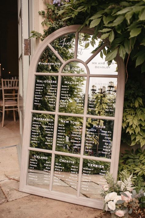 => Muchas ideas como ésta para ti en mi perfil. 😉 Plan Wedding, Wedding Table Seating, Wedding Mirror, Wedding Table Plan, Seating Plan Wedding, Venue Decor, Wedding Table Decorations, Salou, Seating Plan