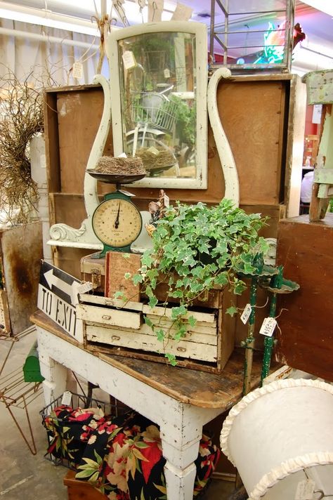 Instant Spring Look in Your Booth - Just Add Plants! Spring Booth Display Ideas, Booth Display Ideas, Flea Market Booth, Antique Booth Displays, Antique Mall Booth, Antique Booth Ideas, Antique Booth, Booth Displays, Vintage Scale