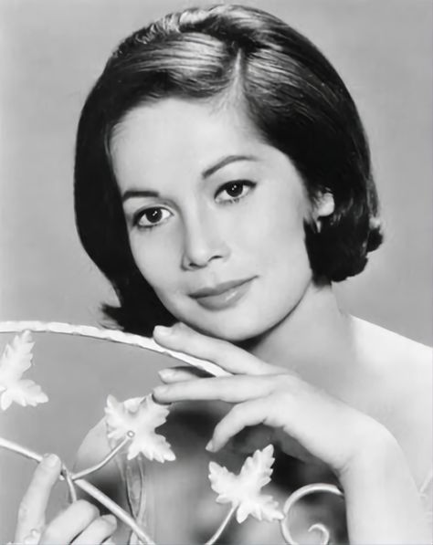 Nancy Kwan, Barbara Parkins, Merle Oberon, Neve Campbell, Shirley Jones, Veronica Lake, Denise Richards, Classic Actresses, Judy Garland