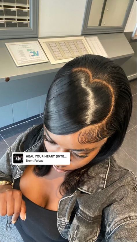 Heart shaped style Heart Hairline, Heart Buns Hairstyle, Heart Shaped Hairstyles, Hairline Hairstyles, Birthday Hairstyles For Black Women, Heart Bun, Hair Inspo Black, Heart Hairstyles, Heart Hairstyle