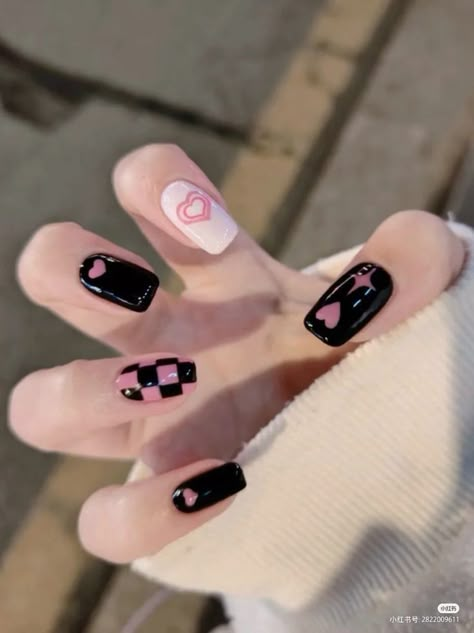 Nails With Words On Them, Black Pink Nails Kpop, Blackpink Inspired Nails, Black And Pink Short Nails, Lilac Nails Design, Kutek Disney, Fake Nails Designs, Lilac Nails, Hello Nails