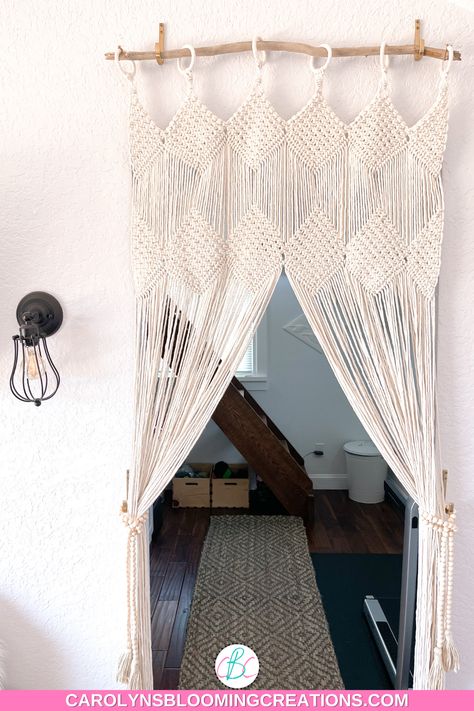 Beaded Curtain Tie Backs, Door Curtains Diy, Latest Curtain Designs, Beaded Curtains Doorway, Macrame Room Divider, Macrame Door Curtain, Curtain Divider, Curtain Tutorial, Diy Home Improvements