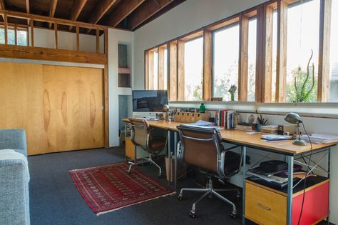 Vintage Soft Pad chairs by Charles and Ray Eames for Herman Miller (an eBay find) and matching new Eames desk and storage units, also from Herman Miller, furnish a workspace on the mezzanine level. "When we're both at home we speak to each other all the time," William says of the openness of the house. Eames Desk, Eames Storage Unit, Desk And Storage, Desk Units, Adirondack Chair Plans Free, Tiny Desks, Eames Office, Arm Chair Styles, Leather Dining Room Chairs