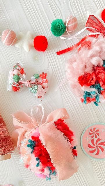 Faux Fur Ornaments Diy, Pom Pom Baubles, Ribbon Pom Pom Diy, Diy Pom Pom Ornament, Pom Pom Diy How To Make, Pom Pom Ornaments Christmas, Yarn Wrapped Christmas Ornaments, Pom Pom Christmas Ornaments, Christmas Ornament Making Party