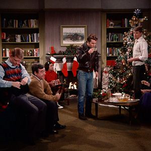 34 memorable Christmas episodes of classic TV shows Happy Days Tv Show, Christmas Tv Specials, Christmas Tv Shows, Celebrity Christmas, Hollywood Christmas, Tv Christmas, The Fonz, Christmas Specials, Christmas Episodes