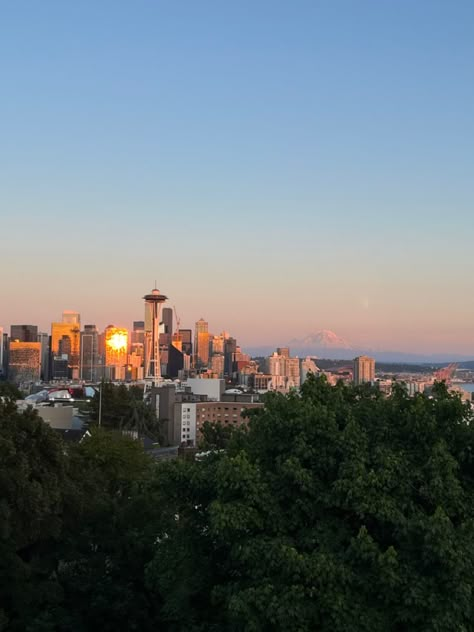 Seattle Vibes, Kerry Park Seattle, Pacific Northwest Aesthetic, Northwest Aesthetic, Set My Soul On Fire, Summer In Seattle, Seattle Pictures, Sea Town, Seattle Living