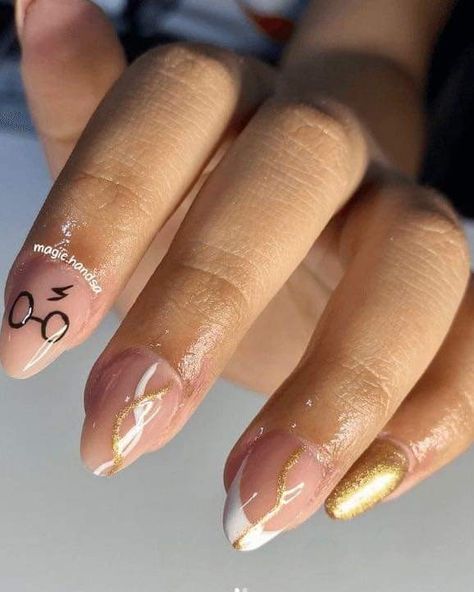 Harry Potter Nails Simple, Hufflepuff Inspired Nails, Easy Harry Potter Nails, Hogwarts Nails, Harry Potter Nails Designs Gryffindor, Hufflepuff Nails, Simple Harry Potter Nails, Gel Nails Harry Potter, Harry Potter Themed Nails Simple