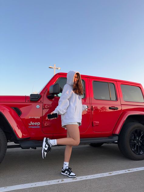 Red Jeep 🚘 Jeep Wrangler Rubicon Aesthetic, Red Jeep Wrangler Aesthetic, Red Jeep Rubicon, Red Jeep Aesthetic, Jeep Picture Ideas, Jeep Wrangler Girly, Dream Car Jeep, Red Wrangler, Red Jeep Wrangler