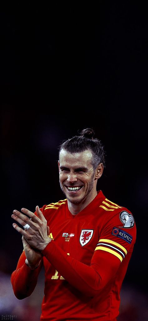 Garth Bale, Gareth Bale Wales, World Cup Photos, Football 4k, Bale 11, Wales Football, Iconic Pics, Wallpaper Football, Star Wars Background