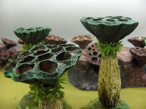 Alien Trees 2 | Flickr - Photo Sharing! - fantastic alien terrain Tyranid Terrain, Alien Terrain, Jungle Terrain, Dnd Diy, Dnd Crafts, Alien Plants, Miniature Terrain, Warhammer Terrain, Miniature Bases