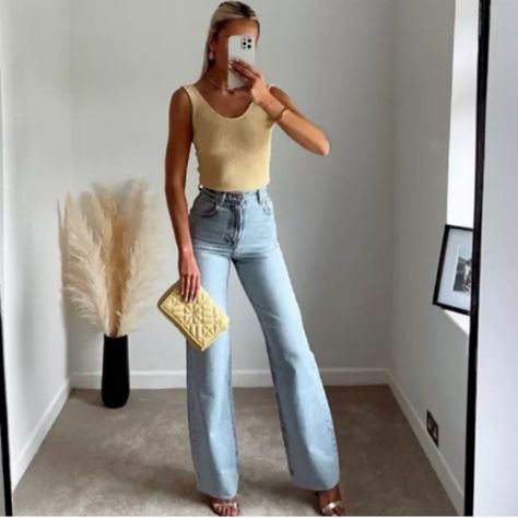 Zara Blogger Wide Leg High Jeans High Waisted Summer Outfits, Chic Blue Jeans Outfit, Casual Cute Dinner Outfits, Denim And Heels Outfit, High Waist Straight Leg Jeans Outfit, Nice Jeans Outfit, Zara Wide Leg Jeans Outfit, High Waisted Straight Leg Jeans Outfit, Work Jeans Outfit