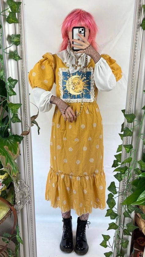 Tarot Fashion, Tarot Card Outfit, Tarot Inspired Outfit, Wizard Style, Sun And Moon Clothes, Fairy Punk Outfits, Fall Fairy Aesthetic, Boho Maximalism Outfits, Sun Aesthetic Outfit