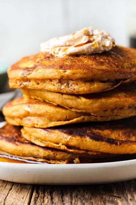 Pancakes With Cinnamon, Fluffy Pumpkin Pancakes, Pumpkin Pancake Recipe, Cinnamon Honey Butter, Cinnamon Honey, Amazing Breakfast, Cinnamon Butter, How To Eat Healthy, Pumpkin Pancakes