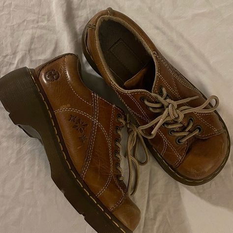 Vintage Dr. Martens Brown Leather 12283 Y2K 90S Platform Floral Daisy Oxford Brown Doc Martens, Dr Martens Mary Jane, Dr Martens Oxford, Sparkling Shoes, Vintage Oxford Shoes, Brown Dr Martens, Vintage Dr Martens, Pretty Shoes Sneakers, Funky Socks