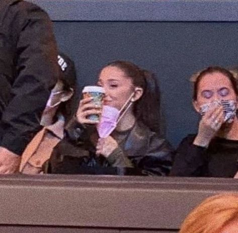 Ariana Grande Height Comparison, Ariana Grande Comparison, Ariana Meet And Greet, Alexa Luria And Ariana Grande, Ariana Grande Holding A Sign, Ariana Grande With Other Celebrities, My Moon And Stars, Pink Champagne, Life Savers