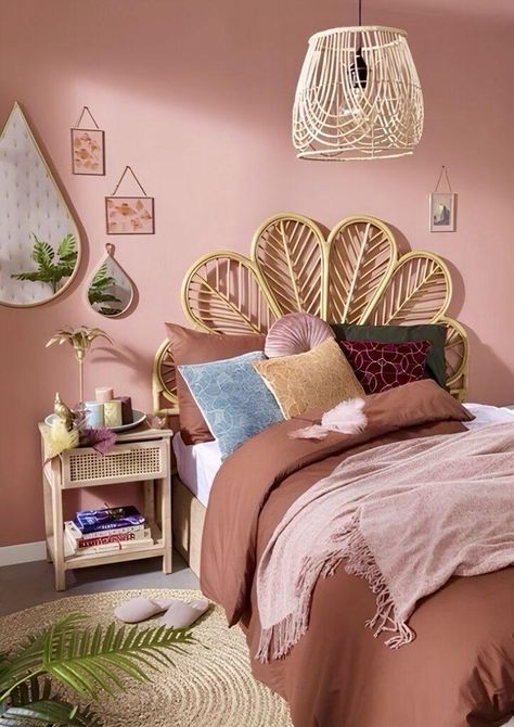 27 Blush Pink Boho Bedroom Ideas for a Chic and Serene Home Boho Dorm Room Ideas Colleges, Bedroom Decor Teenage, Dorm Room Ideas Boho, Boho Dorm Room Ideas, Teenage Bedroom Ideas, Bedroom Decor For Couples Romantic, Room Ideas Boho, Relax Room, Teenager Bedroom