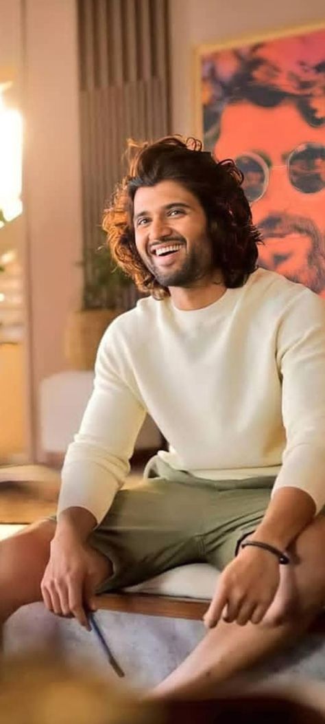 Hd wallpapers Arjun Reddy, Vijay Deverakonda, 4k Wallpaper Iphone, Army Couple, Disney Princess Elsa, Vijay Devarakonda, Bollywood Gossip, Emotional Photography, Princess Elsa