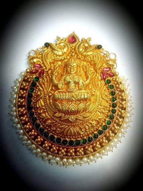 Laxmi Lockets Gold, Gold Laxmi Pendent Designs, Lakshmi Pendent Gold, Pendent Gold, Antique Gold Earrings, Gold Jewels Design, Antique Gold Jewelry Indian, Antique Jewellery Designs, Gold Mangalsutra Designs