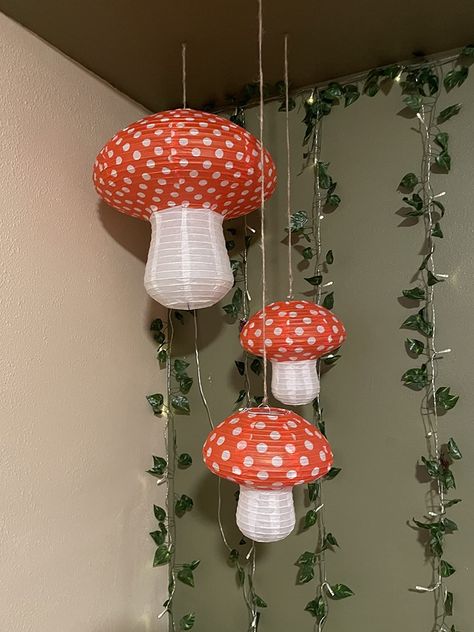 Mushroom Lanterns, Aesthetic Party Decor, Nature Bedroom Ideas, Frog Bedroom, Cottage Core Baby, Cottagecore Decor Ideas, Cottagecore Decorations, Cottagecore Party, Dream Quinceanera