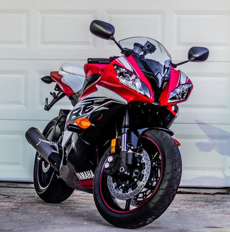 2014 Yamaha Yzf-R6 Red/Black/White | Flickr - Photo Sharing! Yamaha R6 2014, Yamaha R6 Black, R6 Black, Super Tools, R6 Yamaha, Black And Red Wallpaper, Duke Motorcycle, Ducati Motor, Yamaha R25