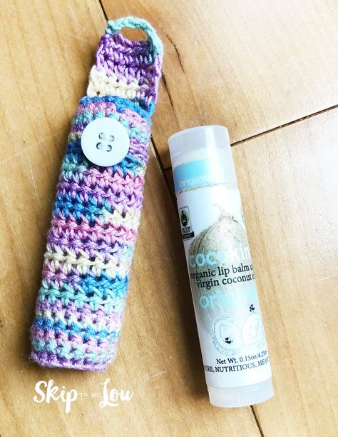 Easy Crochet Lip Balm Holder {FREE Pattern} Crochet Lip Balm Holder, Crochet Thread Size 10, Alcohol En Gel, Quick Projects, Selling Crafts, Yarn Creations, Confection Au Crochet, Crochet Keychain Pattern, Crocheted Items