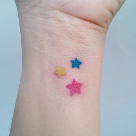 My very own girly tattoo :) pink, blue and yellow stars Pansexual Tattoo Ideas, Swaggy Tattoos, Pansexual Tattoo, Tattoo Claims, Small Cat Tattoo, Outfit Oc, Neck Tattoo Women, Best Friends Tattoo, Max Core