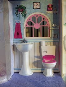 Hotel Makeover, Barbie Hotel, Barbie Houses, Ag Doll Crafts, Barbie Bathroom, Barbie Things, Diy Barbie House, House Makeovers, Dollhouse Bed