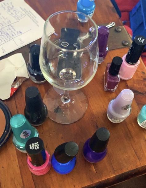 Painting Nails Aesthetic Friends, Doing Nails Aesthetic, Painting Nails Aesthetic, Cousin Goals, Nail Polish Aesthetic, Painting My Nails, Painting Nails, Nail Aesthetic, Fun Sleepover Ideas