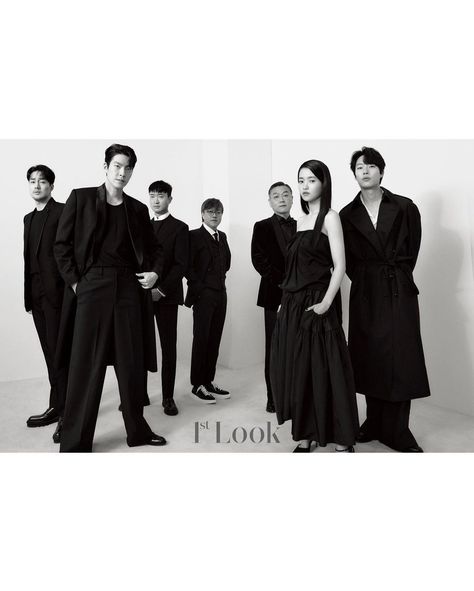 8 People Pose, Photoshoot Ideas Friends Group Shots, Kdrama Photoshoot, Large Group Photography, Yearbook Photoshoot, Jun Yeol, Group Pose, Group Photoshoot, Group Photo Poses