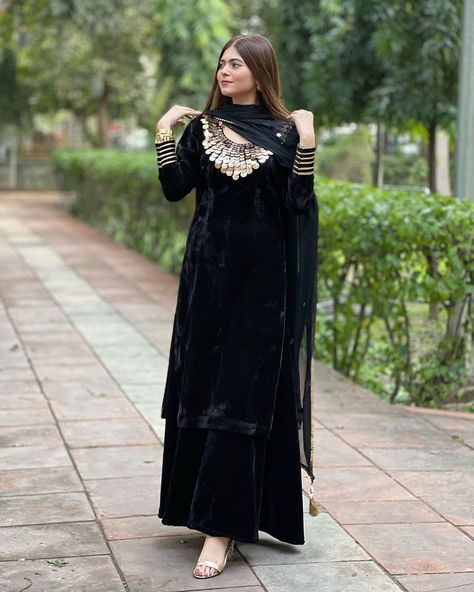 Black Emoji, Velvet Suit Design, Type Of Content, Velvet Dress Designs, Stylish Short Dresses, Pakistani Fancy Dresses, Pakistani Dresses Casual, Pakistani Fashion Party Wear, Beautiful Pakistani Dresses