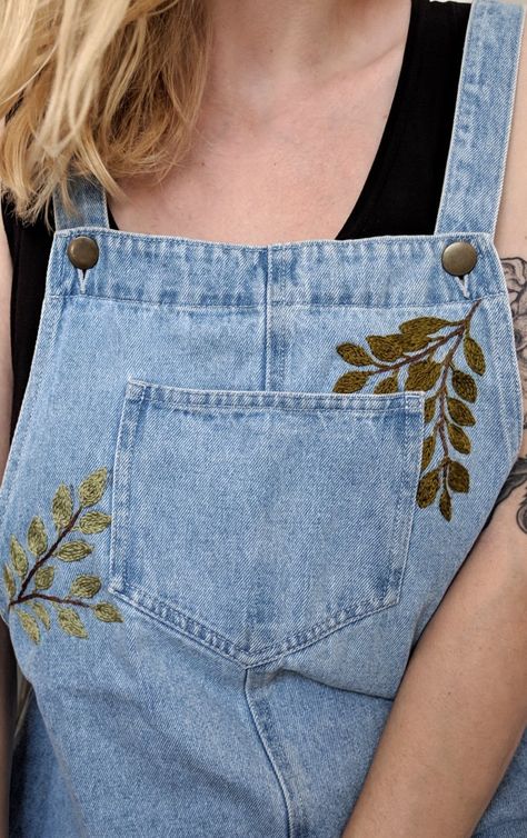 Overall Embroidery Design, Overalls Embroidery Ideas, Embroidery On Overalls, Embroidery Dungarees, Embroidered Overalls Diy, Embroidery Overalls, Overall Embroidery, Embroidered Overalls, Painted Clothes Diy