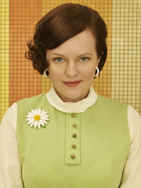 As Peggy continues to grow at work, her beauty gets better — including this sideswept short hairstyle.                  Image Source: AMC Mad Men Hair, Mad Men Peggy, Peggy Olson, Elizabeth Moss, Betty Draper, Tony Soprano, Elisabeth Moss, Don Draper, Mad Men Fashion