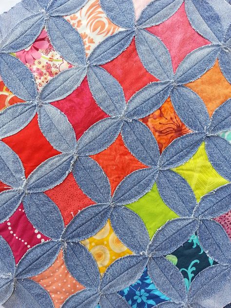 Denim Rag Quilt, Denim Quilt Patterns, Circle Quilt Patterns, Blue Jean Quilts, Rag Quilt Tutorial, Cathedral Window Quilts, Hand Quilting Patterns, Rag Quilt Patterns, Juniper Tree