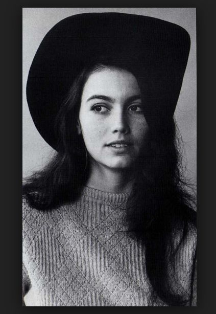 Young Emmylou Harris   Monday’s Muse: Emmylou Harris Emmylou Harris, Tomboy Look, Photo Star, Linda Ronstadt, Country Music Stars, Country Music Singers, I'm With The Band, Country Singers, Female Singers