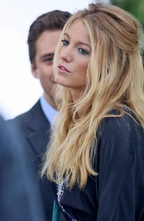 mojomade: Dip-Dye, Balayge and Ombre Hair Inspo... Blake Lively Hair, Light Ash Blonde Hair, Light Ash Blonde, Smink Inspiration, Ash Blonde Hair, Leighton Meester, Long Blonde, Hair Envy, Black Swan