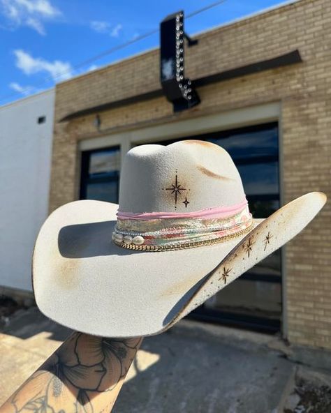 Brick + Brim Hat Co. on Instagram: "Surreal feeling posting a hat in front of our new store front!  We even just installed the original arrow!! We cannot wait for you guys to see!!! Posting grand opening very soon!! 🔜⚡️🤠🩷 #brickandbrim #brickandbrimhatco @boho_and_arrows will have awesome western home decor! 

This hat is perfect for summer time! The Summer Spark✨
Added to the website in bio! 🤠
#hatbar #customhat #festivalhat #cowboyhat #silverbelly" Cowgirl Hats Aesthetic, Decorating Cowgirl Hats, Cowgirl Hat Decorating Ideas, Diy Cowboy Hat Decoration, Cowboy Hat Aesthetic, Cowboy Hat Design, Marketing Activations, Custom Cowboy Hats, Hat Bar