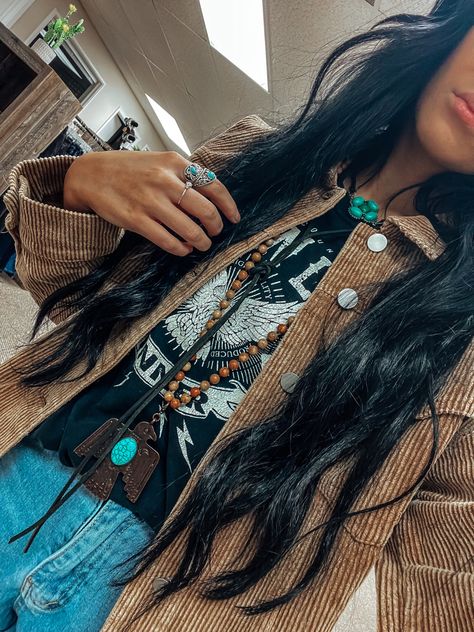 Work Appropriate Western Outfit, Punchy Outfits Date Night, Western Tshirt Outfits Casual, Buckle Style Outfit, South Western Outfits, Pro Rodeo Outfits, Turquoise Western Outfit Ideas, Black And Gold Western Outfit, Western Outfits With Hoodies