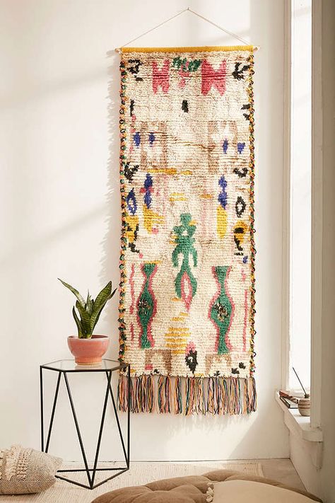 Urban Outfitters Vintage Inspired Wall Hanging Rug Hanging, Artisan Textiles, Textile Wall Art, Décor Boho, A Rug, Boho Dekor, Decor Guide, Retro Home Decor, Retro Home