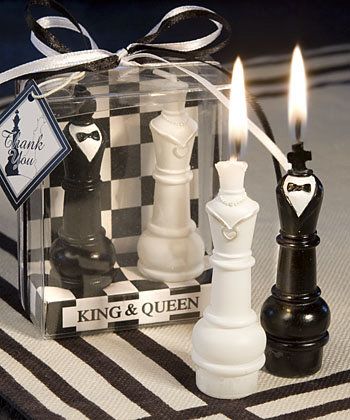 Cute idea Chess King And Queen, Unique Wedding Souvenirs, Queen Chess, Queens Wedding, Queen Chess Piece, Wedding Favors And Gifts, Alice In Wonderland Wedding, Chess Queen, Romantic Candles