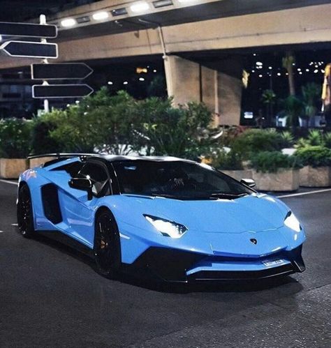 Blue Lamborghini, Blue Cars, Top Luxury Cars, Lamborghini Cars, Car Inspiration, Blue Car, Super Luxury Cars, Fancy Cars, Pretty Cars