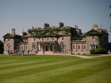 Bridgerton Aubrey Hall, Bridgerton Mansion, Regency House Exterior, Aubrey Hall Bridgerton, 1800s Estate, Regency Estate, Bridgerton House, Buildings Reference, Buckingham House