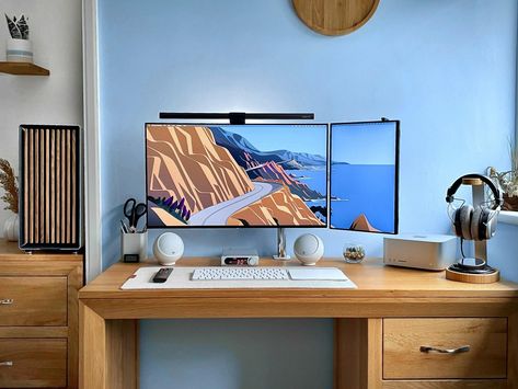 Spare Bedroom Office Ideas, Bedroom Tv Unit Design, Clean Setup, Natural Wood Desk, Minimal Workspace, Spare Bedroom Office, Luxury Desk, Dream Desk, Computer Desk Setup