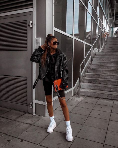 a424ed4bd3a7d6aea720b86d4a360f75 Cycling Shorts Outfit, Stylish Fall Outfits, Foto Poses, Looks Black, Mode Inspo, Looks Style, Looks Vintage, Biker Shorts, Outfits Casuales