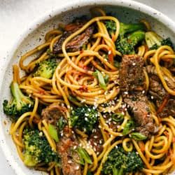 Beef And Broccoli Lo Mein, Garlic Beef And Broccoli, Beef Yakisoba, Broccoli Lo Mein, Lo Mein Sauce, Beef Lo Mein Recipe, Beef With Broccoli, Garlic Beef, Lo Mein Recipes