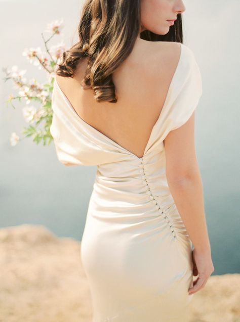 Bride Sleek Dress, Ibiza Fashion, Looks Chic, Wedding Dress Inspiration, Wedding Dresses Simple, Color Of The Year, Event Dresses, Fancy Dresses, Styled Shoot