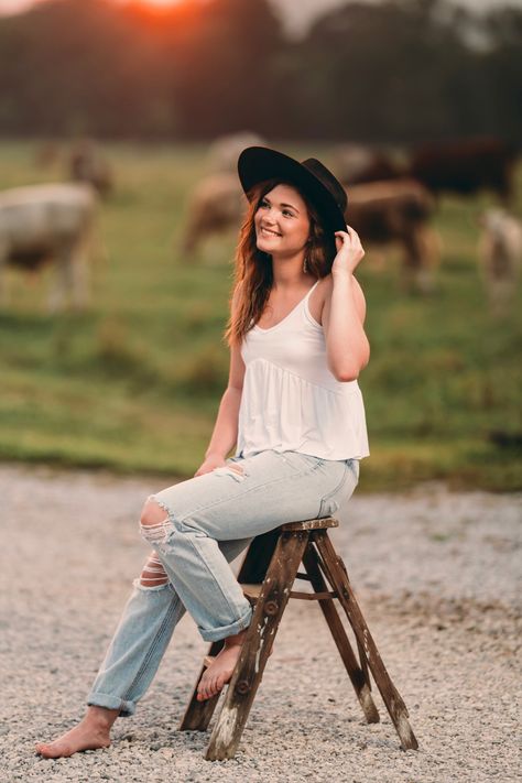 Gravel Road Senior Pictures, Gravel Road Photoshoot, Dirt Road Photoshoot, Farm Senior Pictures, Seniors 2023, Farm Photoshoot, Sweet 16 Pictures, Cowgirl Photoshoot, Sweet 16 Photos