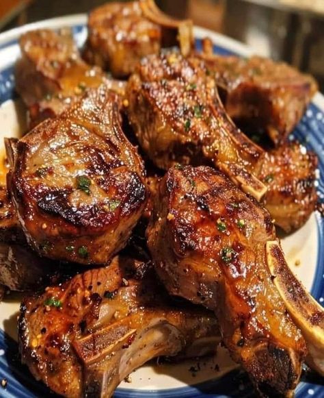 Lamb Sauce Recipes, Lamb Sauce, Lamb Loin Chops, Lamb Loin, Loin Chops, Favorite Recipes Dinner, Party Food And Drinks, Lamb Chops, Lamb Recipes