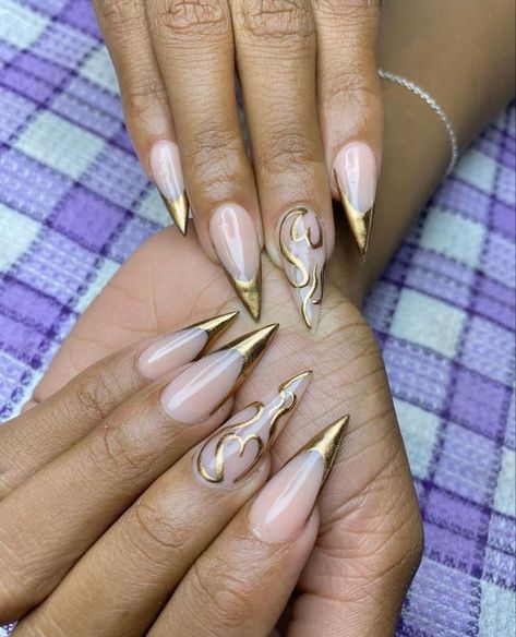 Goddess Nails Designs Gold, Almond Graduation Nails, Gold Chrome Nails Designs, Acrylic Nails Stiletto, Stilleto Nails Designs, Brown Acrylic Nails, Gold Nail, Vibrant Nails, Work Nails