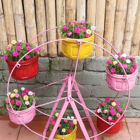 Homemade Ferris Wheel, Ferris Wheel Planter, Ferris Wheel Project, Flower Ferris Wheel, Small Ferris Wheel, Plant Holder Diy, Coachella Ferris Wheel, Grow Flowers, Balloon Gift